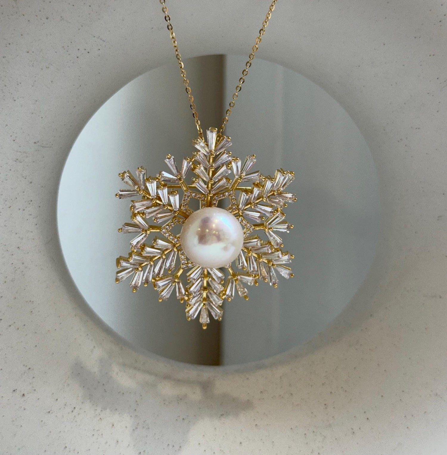 Elly’s 13mm Edison white pearl Snowflake brooch pendant 2in1: Extreme luster mirrored, 4.5cm dia. high quality white pearl brooch for her anniversary