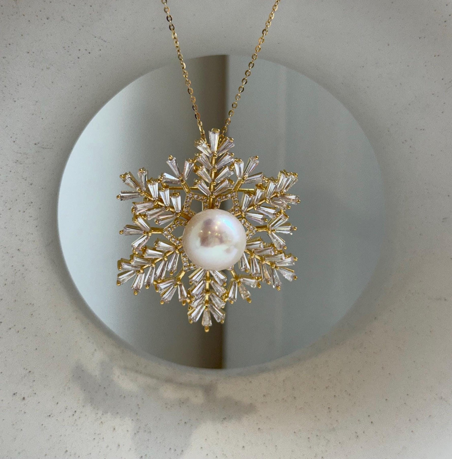 Elly’s 13mm Edison white pearl Snowflake brooch pendant 2in1: Extreme luster mirrored, 4.5cm dia. high quality white pearl brooch for her anniversary