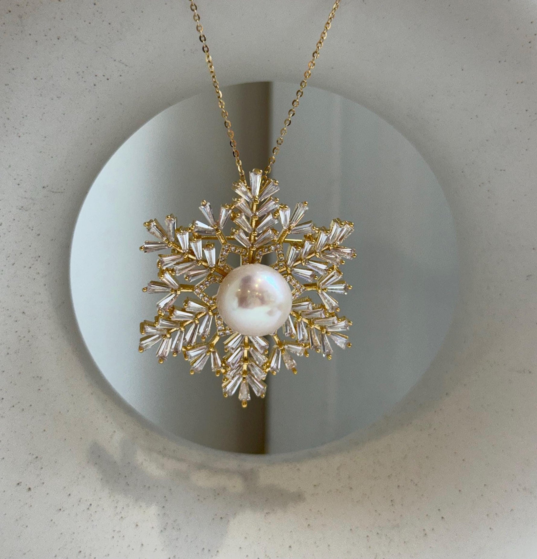 Elly’s 13mm Edison white pearl Snowflake brooch pendant 2in1: Extreme luster mirrored, 4.5cm dia. high quality white pearl brooch for her