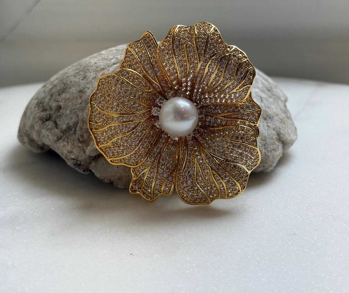 Elly’s 11.4mm Edison white pearl Floral brooch pendant 2in1: Extreme luster mirrored, 5.5cm dia.