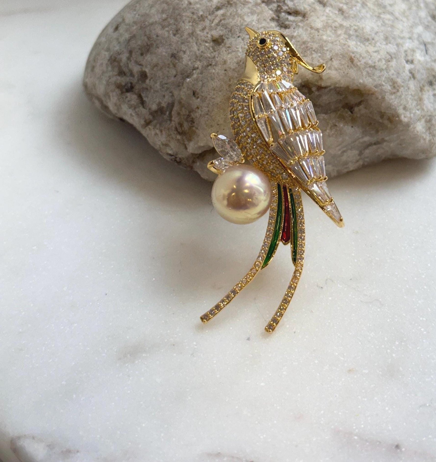 Elly’s Edison peach Gold Pearl Bird Brooch Pendant 2in1: high quality Extreme luster pearl bird brooch for her holiday gift