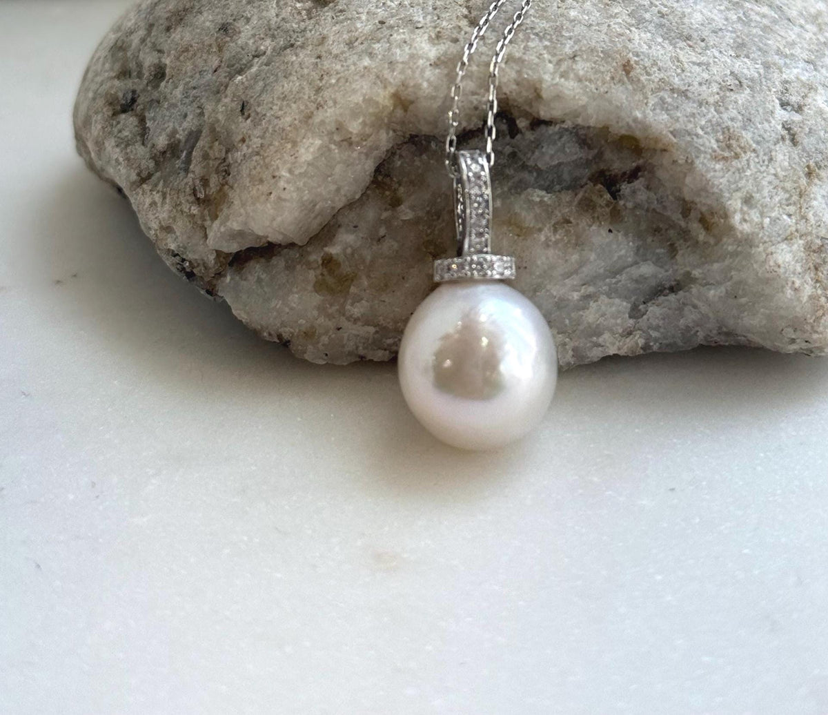 Elly’s 13.7mm Edison Cold White Pearl Pendant: Extreme luster, 2.6cm high, s925 silver minimalist pendant necklace set.