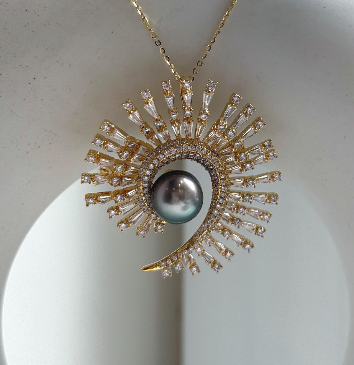 Elly’s 10.4mm Tahitian peacock green Ocean Pearl Vintage Brooch pendant 2in1: Extreme luster mirrored, 4.2cm, no chain. gift for her