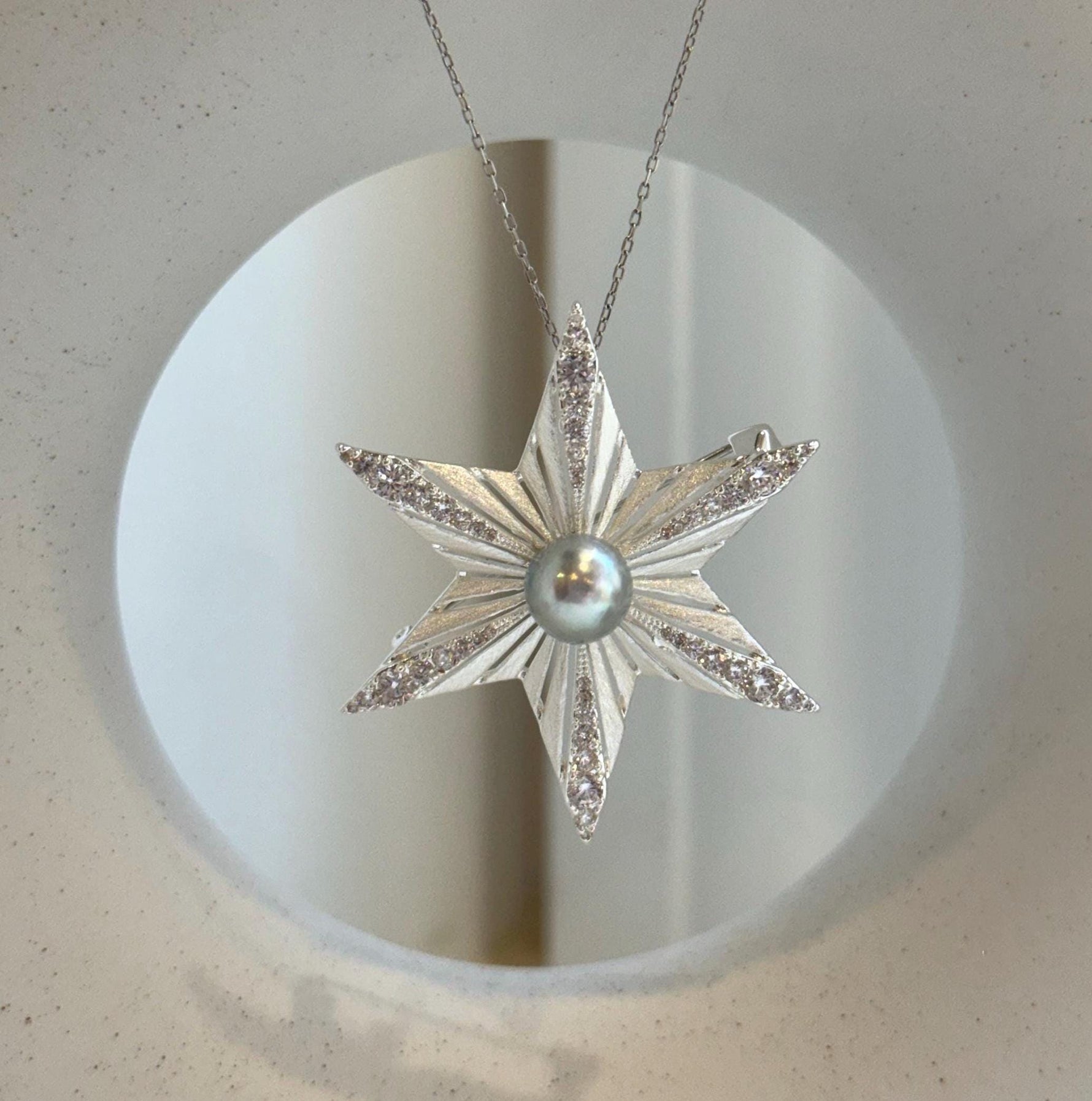 Elly’s 8.9mm Akoya ocean pearl Star brooch pendant 2in1: Extreme luster mirrored, 4.5cm dia. high quality daily office pearl brooch for her birthday
