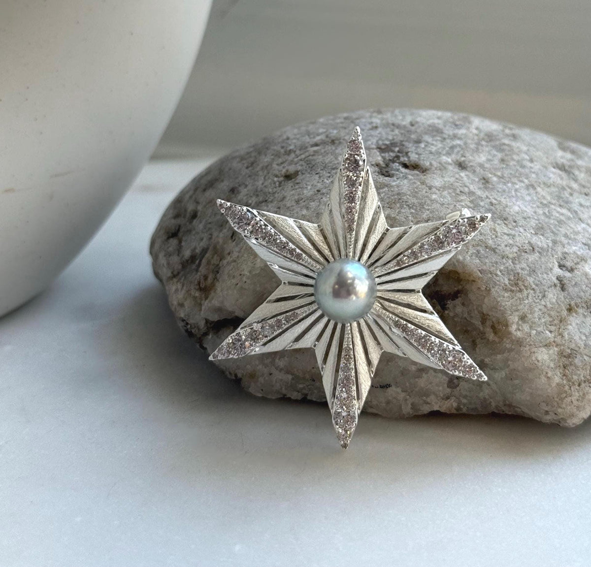 Elly’s 8.9mm Akoya ocean pearl Star brooch pendant 2in1: Extreme luster mirrored, 4.5cm dia. high quality daily office pearl brooch for her