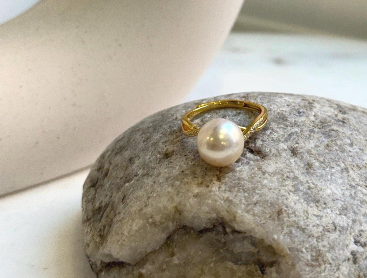 Elly’s 9.9mm Akoya Ivory ocean pearl Ring: Extreme luster mirrored, s925 silver adjustable ring. Pearl Jewelry Idea. high quality ivory ocean pearl ring for her