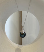 Elly’s 12.8mm Tahitian platinum hunter ocean pearl Minimalist pendant: Extreme luster, 2.3cm high, S925 silver pendant.