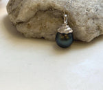 Elly’s 12.8mm Tahitian platinum hunter ocean pearl Minimalist pendant: Extreme luster, 2.3cm high, S925 silver pendant.