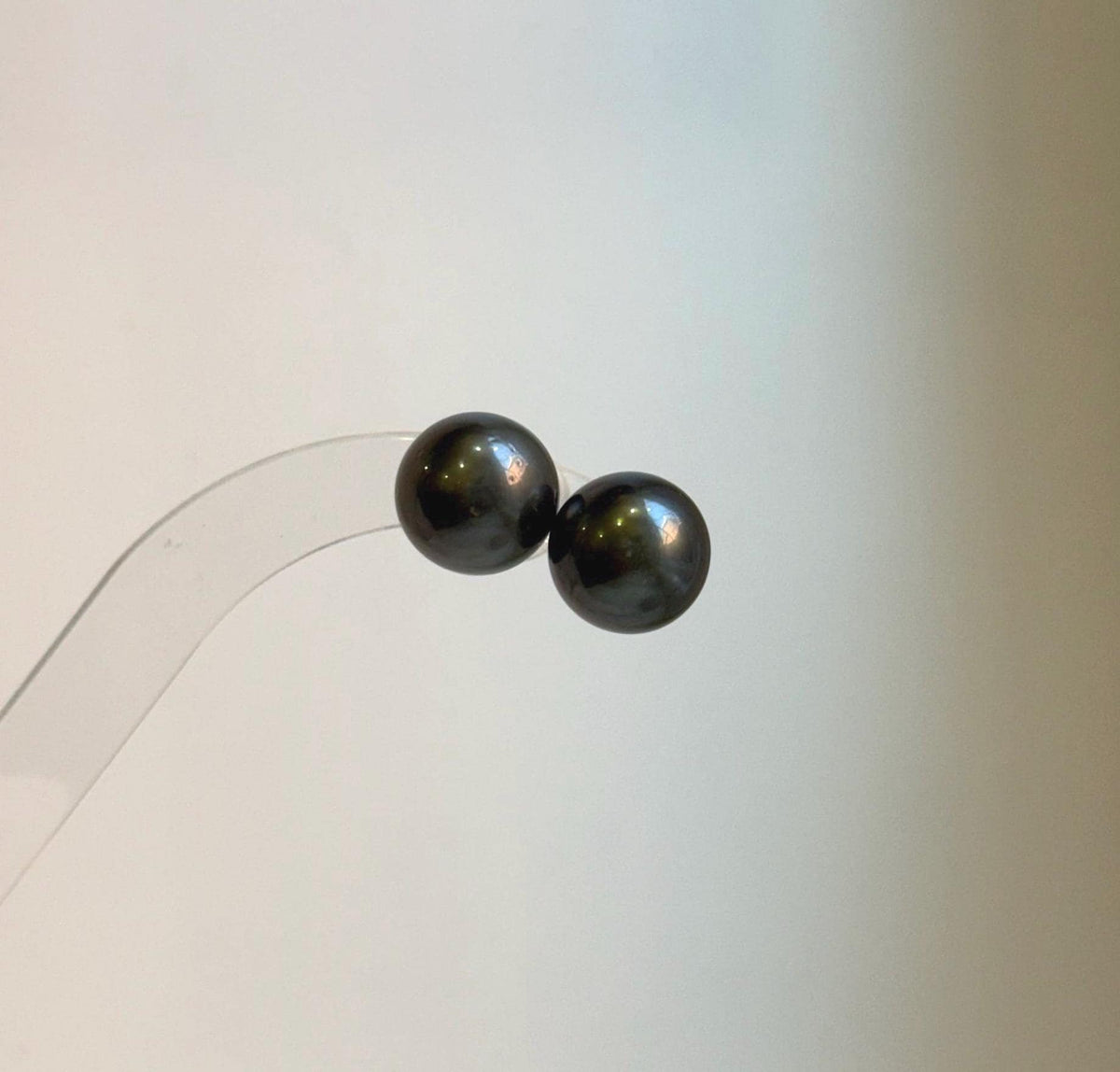 Elly’s Tahitian ocean pearls S925 silver minimalist earrings. high quality black pearl earrings for her
