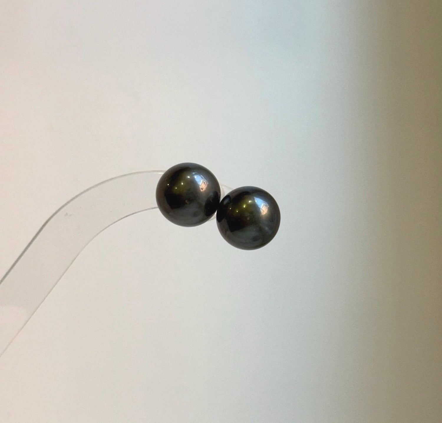 Elly’s Tahitian ocean pearls S925 silver minimalist earrings. high quality black pearl earrings for her