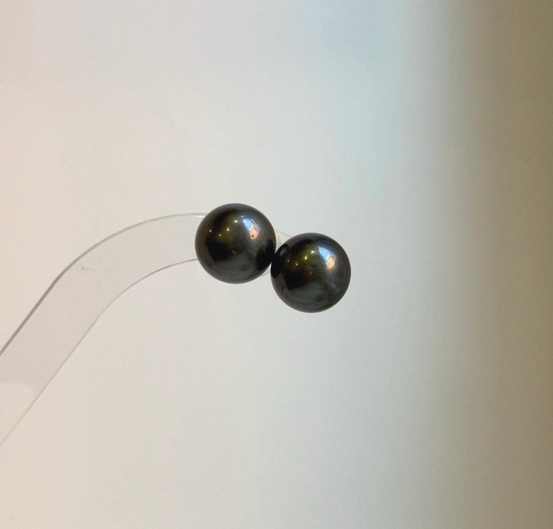 Elly’s Tahitian ocean pearls S925 silver minimalist earrings. high quality black pearl earrings for her