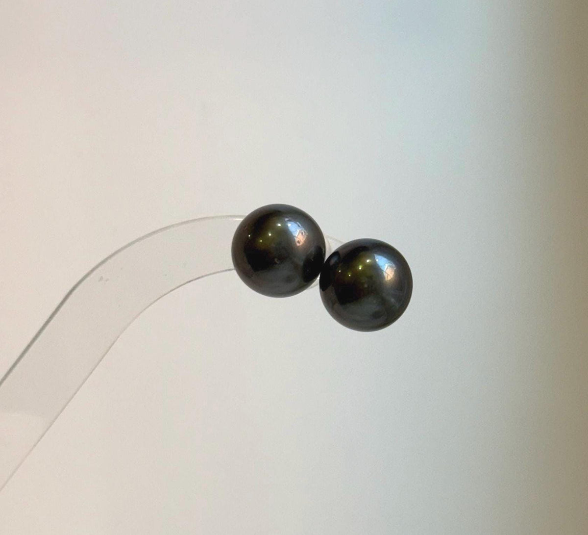 Elly’s Tahitian ocean pearls S925 silver minimalist earrings. high quality black pearl earrings for her holiday