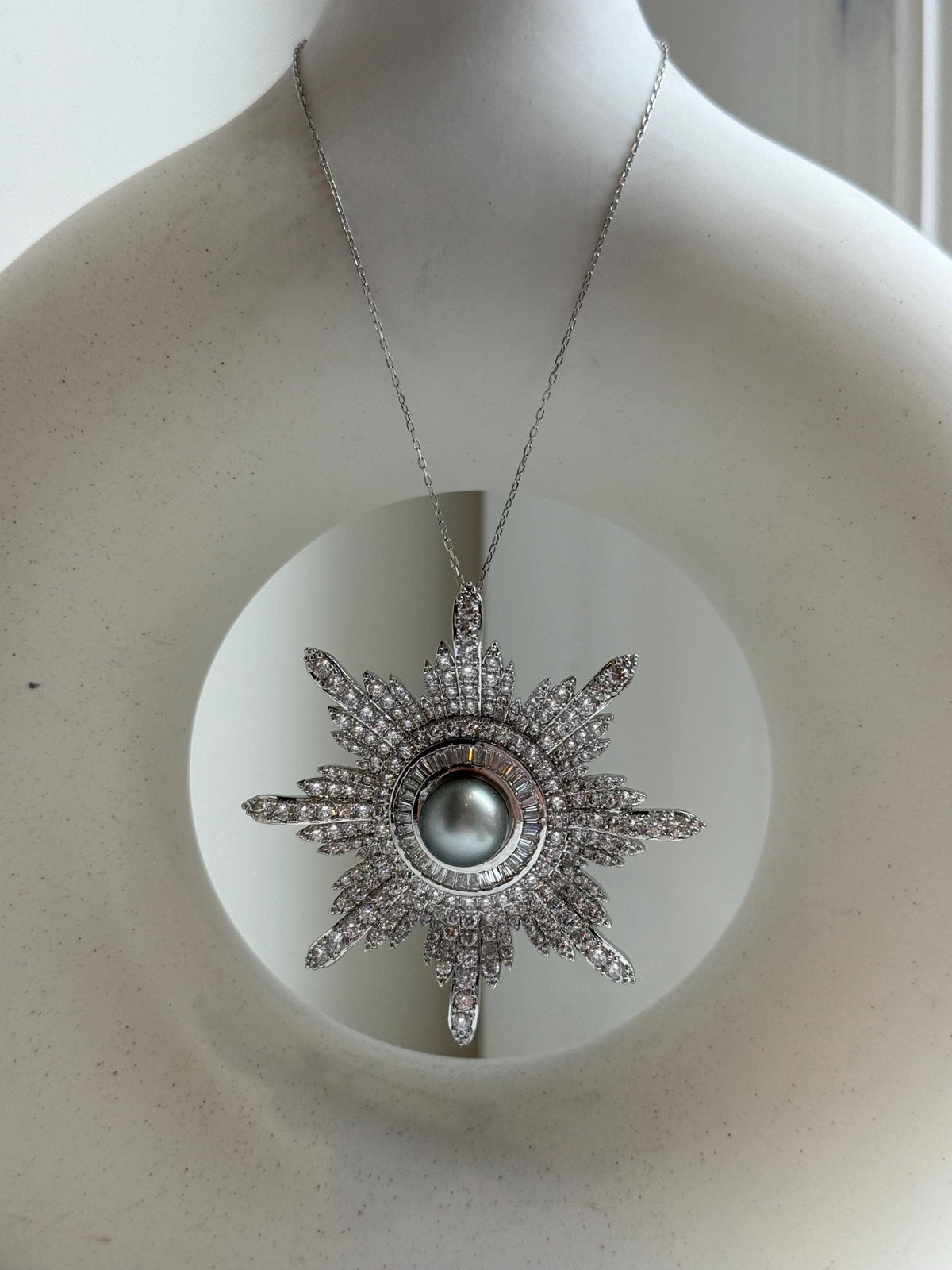 Elly’s 10.8mm Tahitian Silver Ocean Pearl Floral Brooch pendant 2in1: Extreme luster mirrored, 5.7cm dia, no chain. high quality silver pearl brooch for her daily office wear