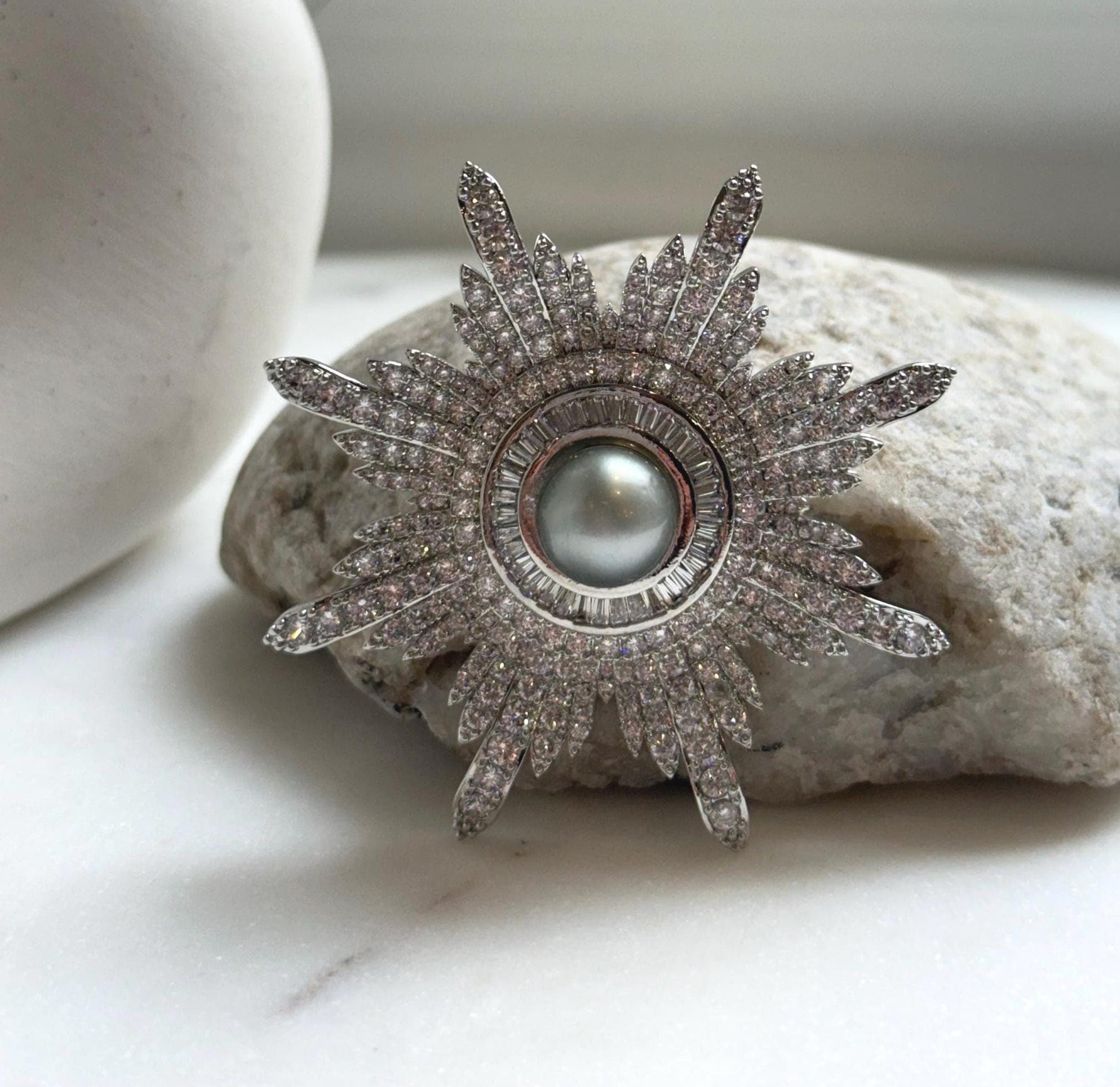 Elly’s 10.8mm Tahitian Silver Ocean Pearl Floral Brooch pendant 2in1: Extreme luster mirrored, 5.7cm dia, no chain.