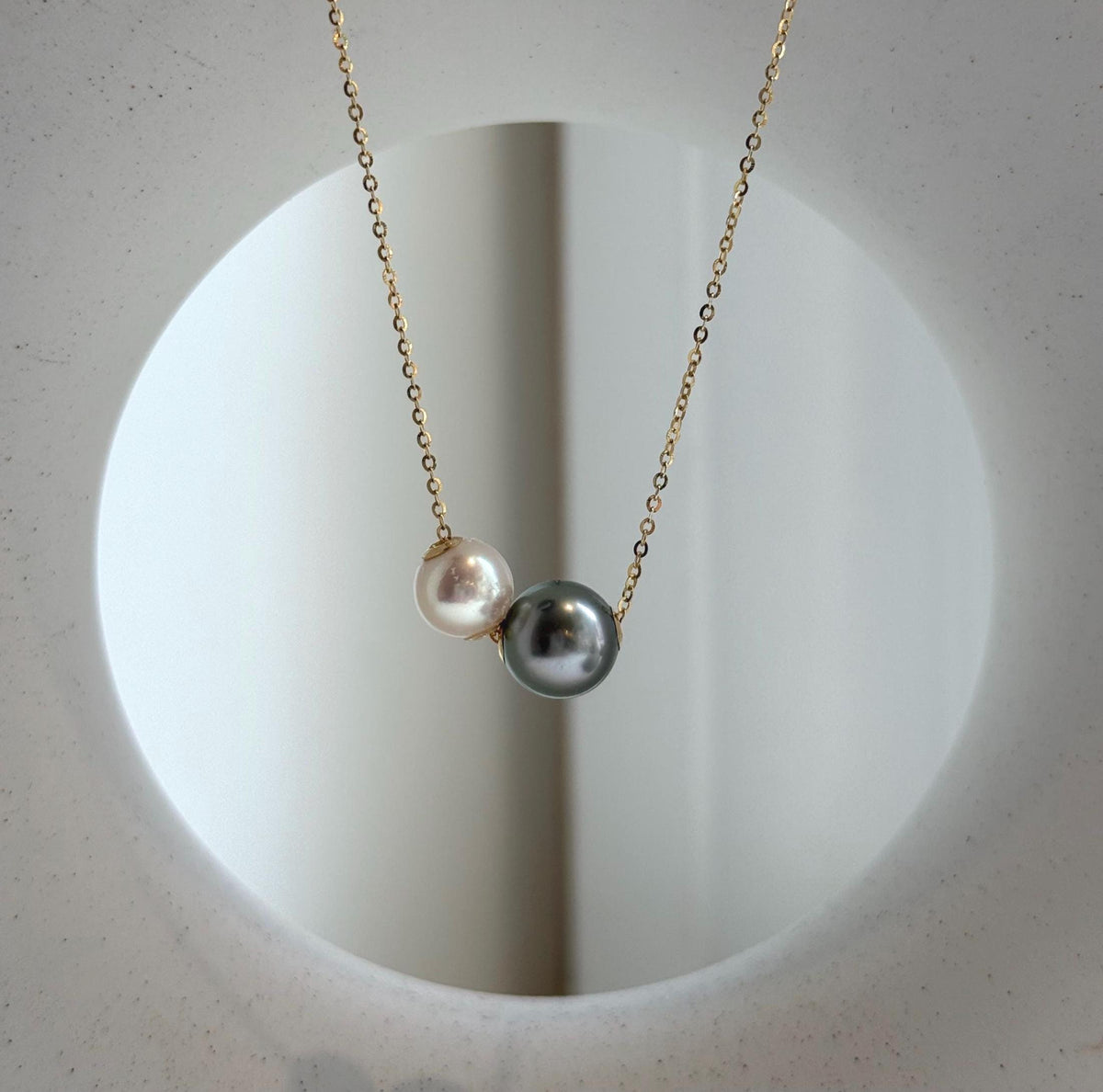 Elly’s Double Au750 18k Gold 7.7-9.2mm Akoya Tahitian Ocean Pearls Floating pendants:Extreme luster mirrored. gift for her Mother’s Day