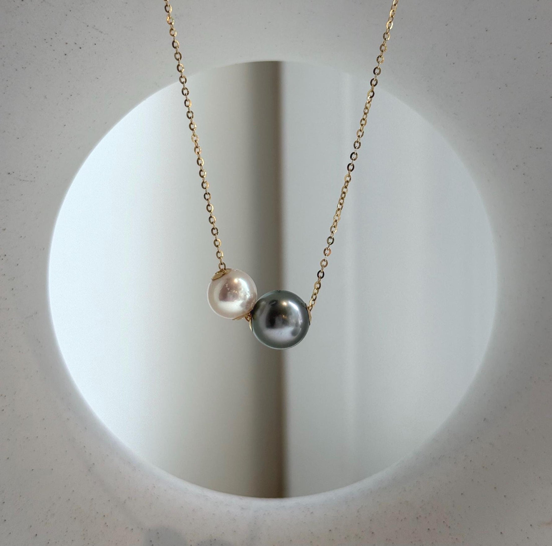 Elly’s Double Au750 18k Gold 7.7-9.2mm Akoya Tahitian Ocean Pearls Floating pendants:Extreme luster mirrored. gift for her Mother’s Day