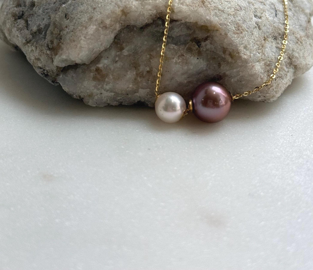 Elly’s Double Au750 18k Gold 7.8-10.6mm Akoya Ocean Edison Pearls Floating pendants:Extreme luster mirrored.