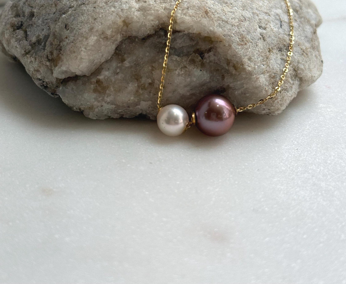 Elly’s Double Au750 18k Gold 7.8-10.6mm Akoya Ocean Edison Pearls Floating pendants:Extreme luster mirrored. gift for her