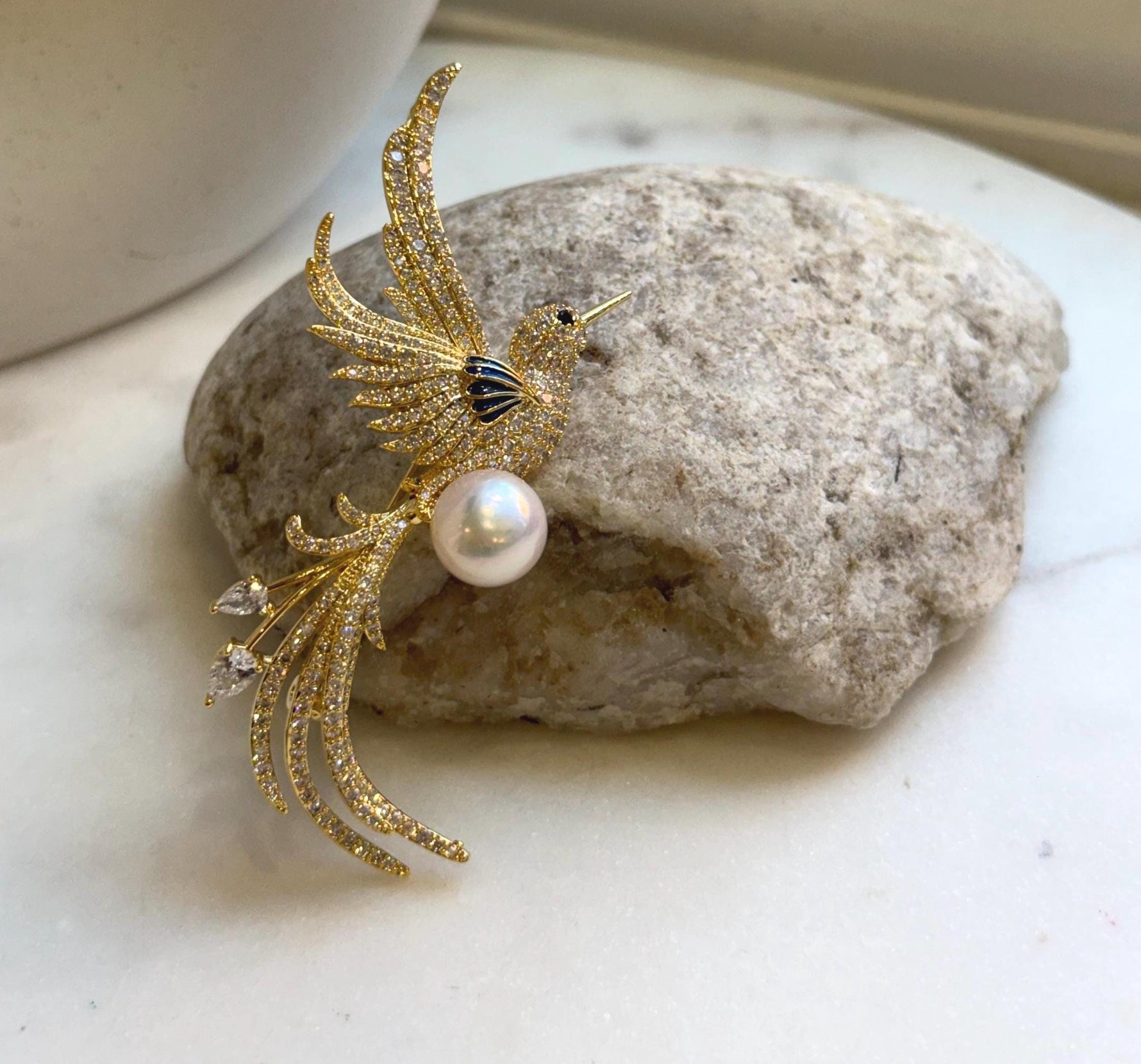 Elly’s Edison white Pearl Bird Brooch Pendant 2in1: Extreme luster mirrored, 11mm, 3.5x7cm, daily office brooch for her