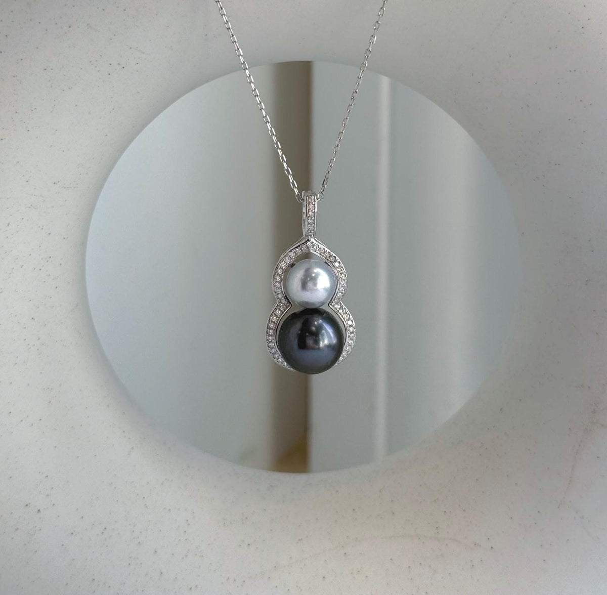 Elly’s 7.9-10.5mm Akoya Tahitian ocean pearl Pendant: Extreme luster, 3.1cm high, S925 Silver Gourd pendant Chain Set. gift for her
