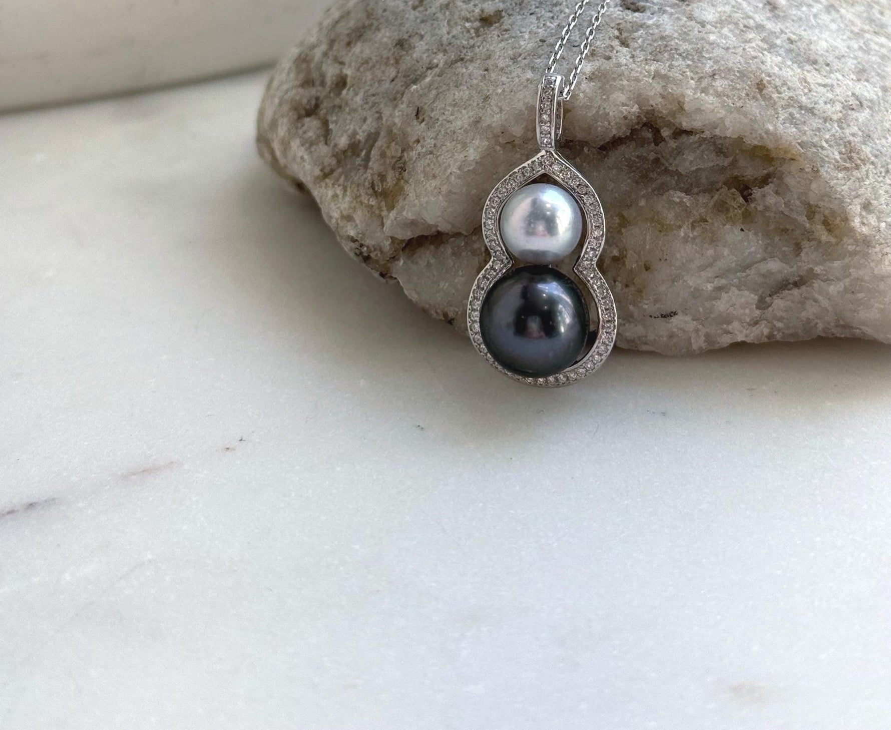 Elly’s 7.9-10.5mm Akoya Tahitian ocean pearl Pendant: Extreme luster, 3.1cm high, S925 Silver Gourd pendant Chain Set. gift for her