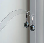 Elly’s 9.8mm Tahitian Platinum ocean Pearls Earrings Hooks: Extreme luster Mirrored, 2.5cm high, S925 silver earrings hooks.