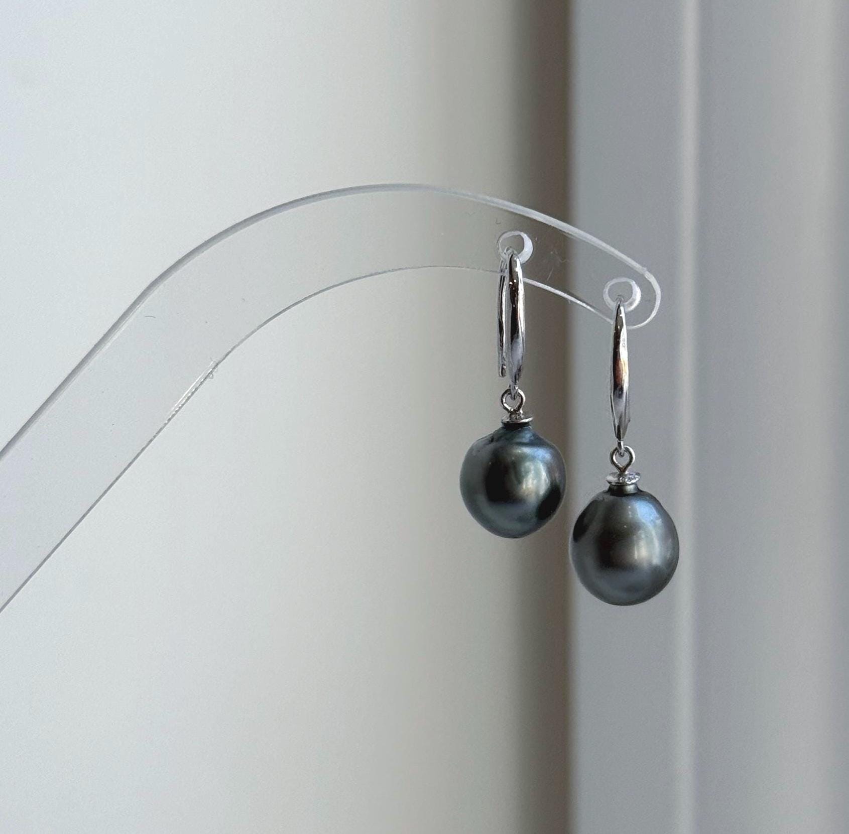 Elly’s 9.8mm Tahitian Platinum ocean Pearls Earrings Hooks: Extreme luster Mirrored, 2.5cm high, S925 silver earrings hooks.