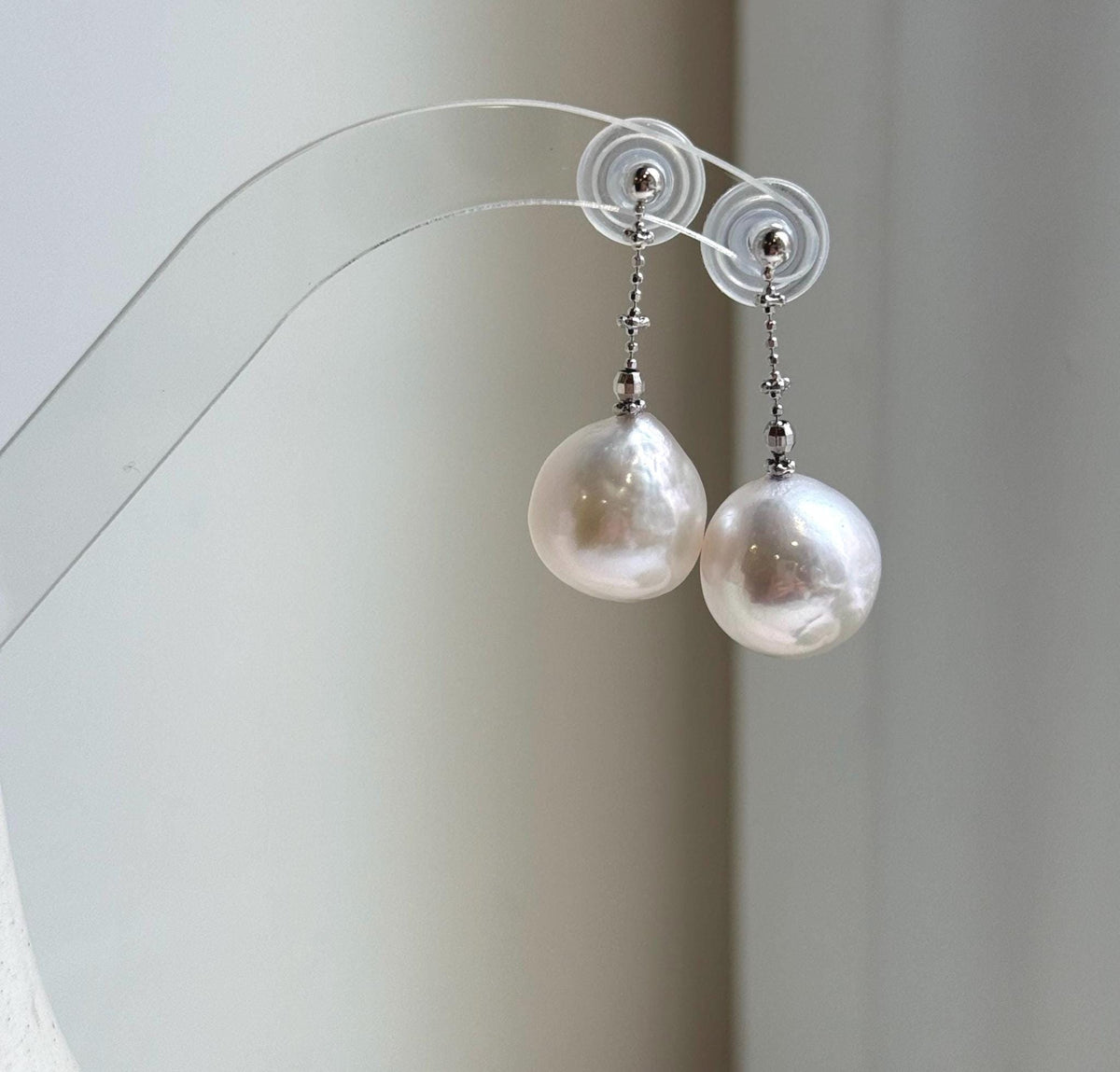 Elly’s 13.8mm Large Edison white Pearls Earrings chandeliers: Extreme luster Mirrored mirrored, 3.2cm high, S925 silver cool earrings. white pearls earrings for her