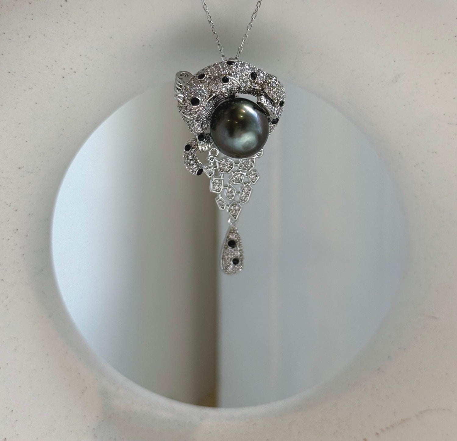Elly’s Tahitian peacock hunter Ocean Pearl Leopard Brooch pendant 2in1: Extreme luster mirrored, 11.5mm, 2.2x4.7cm
