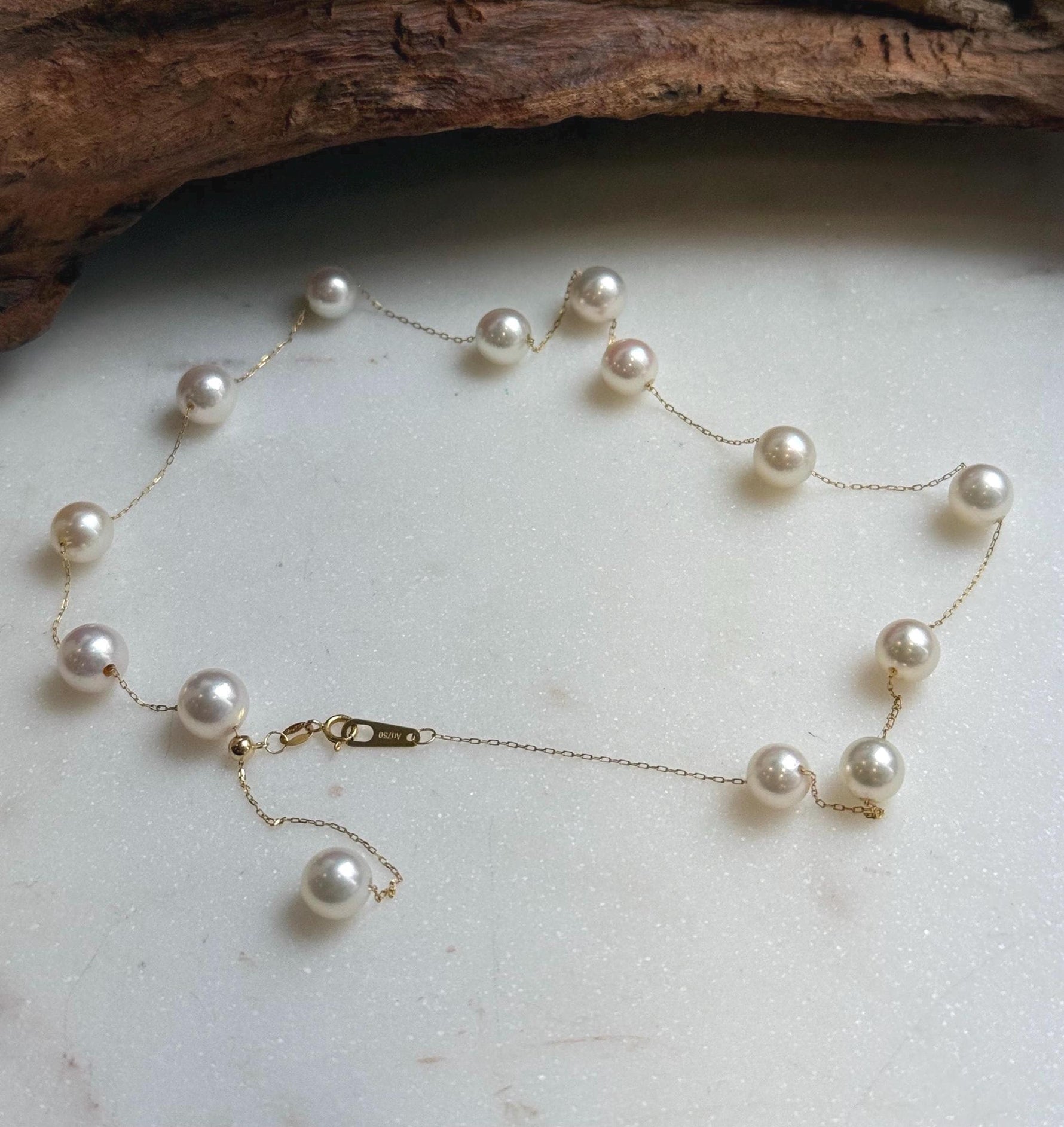 Elly’s Au750 18K Gold, extreme luster Mirrored, 14pcs Akoya Ivory Ocean Pearls  vintage Satellite Necklace, 7-7.9mm, to 17.5”. high quality 18k real gold ocean pearls satellite necklace for her Mother’s Day gift