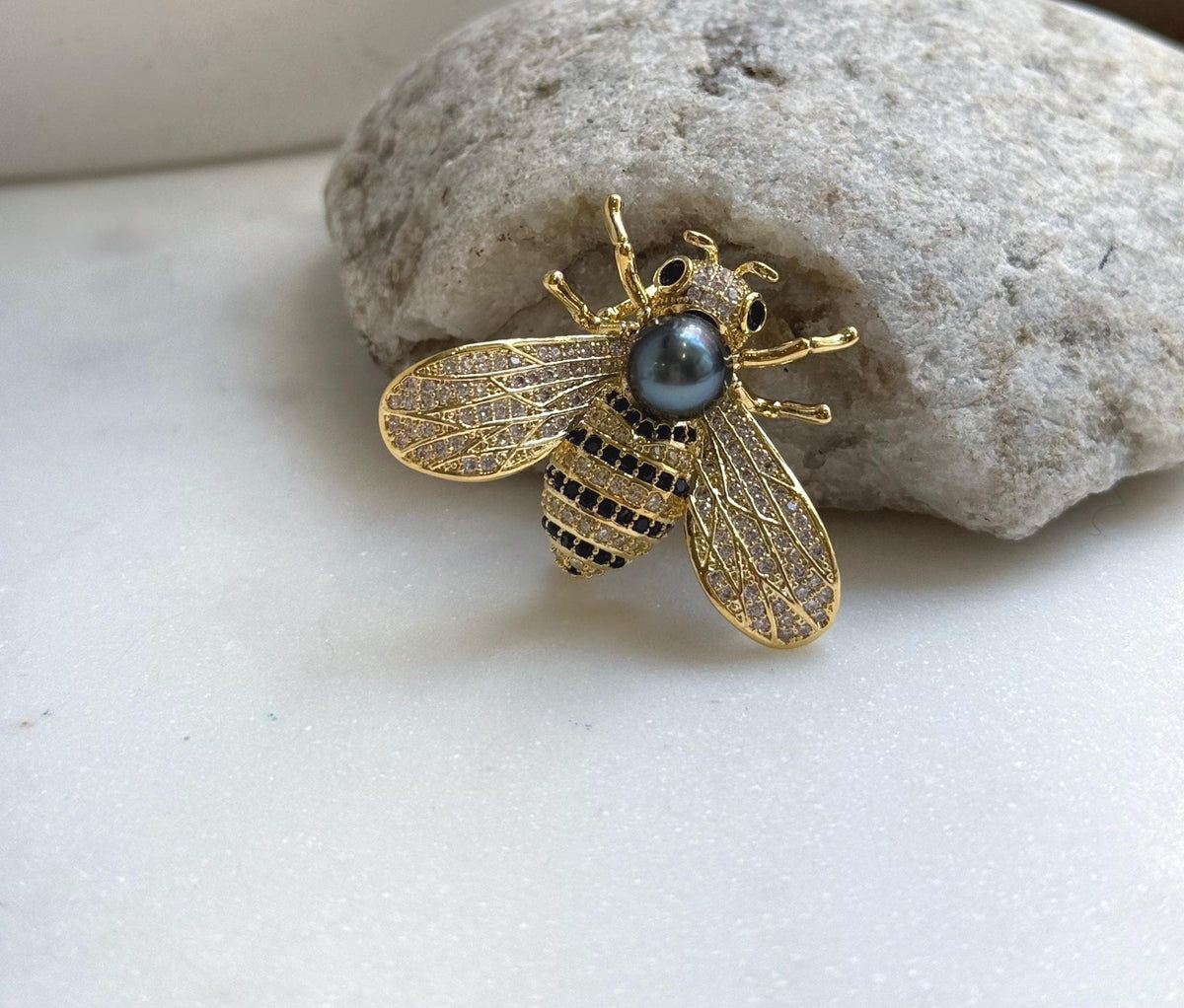 Elly’s Tahitian teal purple Ocean Pearl Bee Brooch pendant 2in1: Extreme luster mirrored, 8.5mm, 4x3cm, No chain.