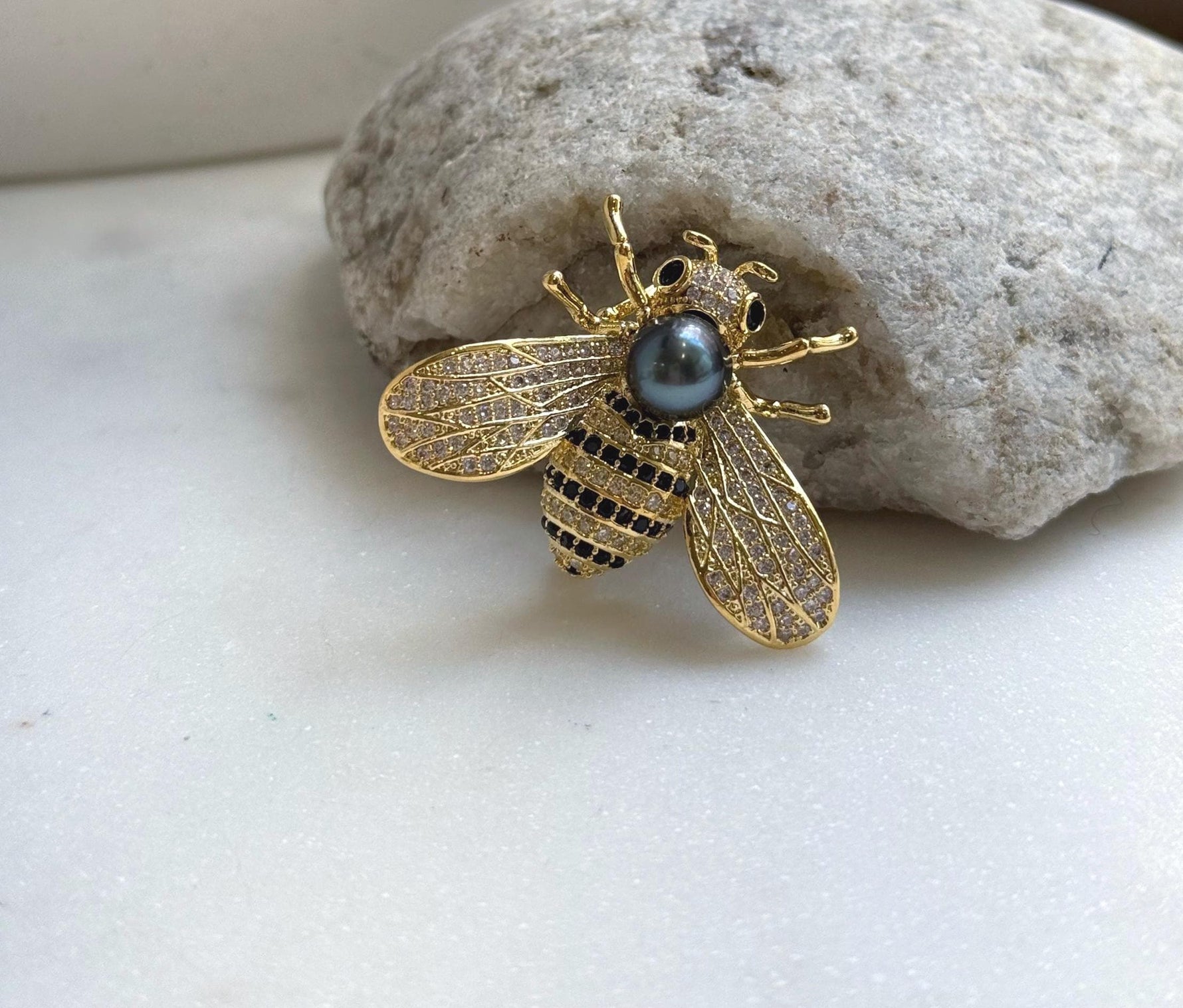 Elly’s Tahitian teal purple Ocean Pearl Bee Brooch pendant 2in1: Extreme luster mirrored, 8.5mm, 4x3cm, No chain.