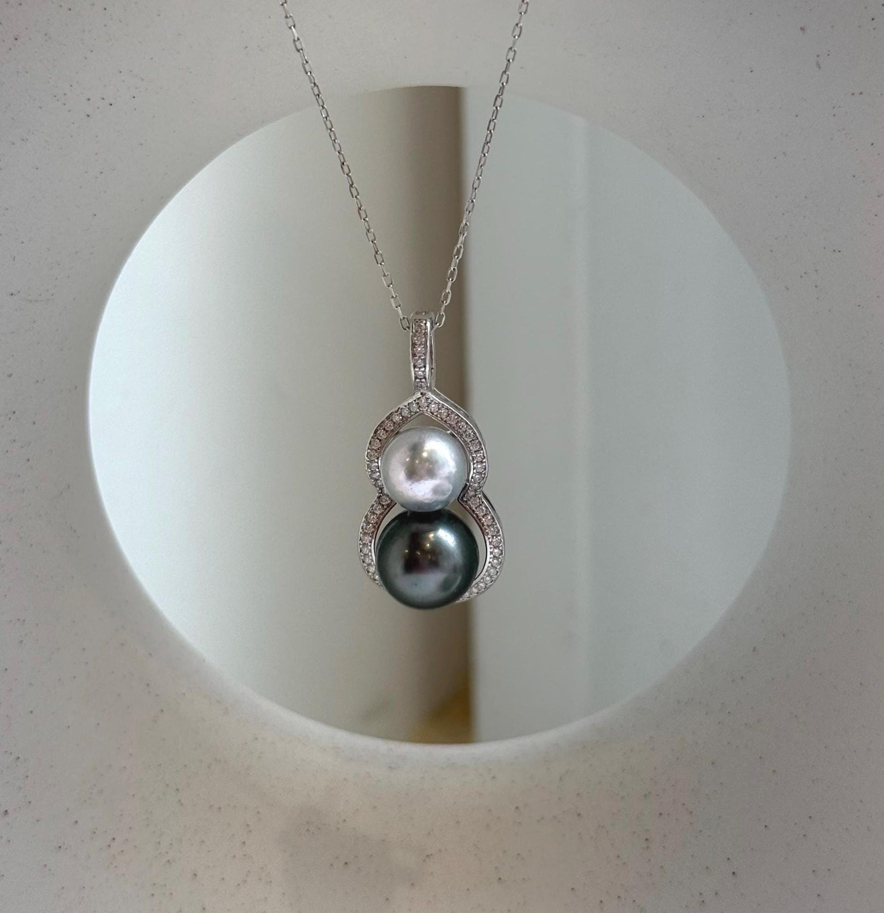 Elly’s 8.6-10.4mm Akoya Tahitian ocean pearl Pendant: Extreme luster, 3.1cm high, S925 Silver Gourd pendant Chain Set. gift for her
