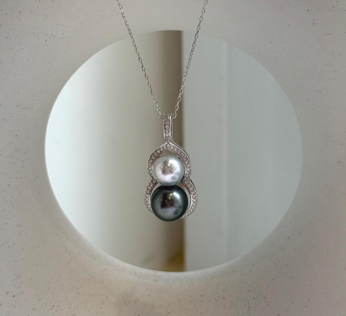 Elly’s 8.6-10.4mm Akoya Tahitian ocean pearl Pendant: Extreme luster, 3.1cm high, S925 Silver Gourd pendant Chain Set. gift for her anniversary