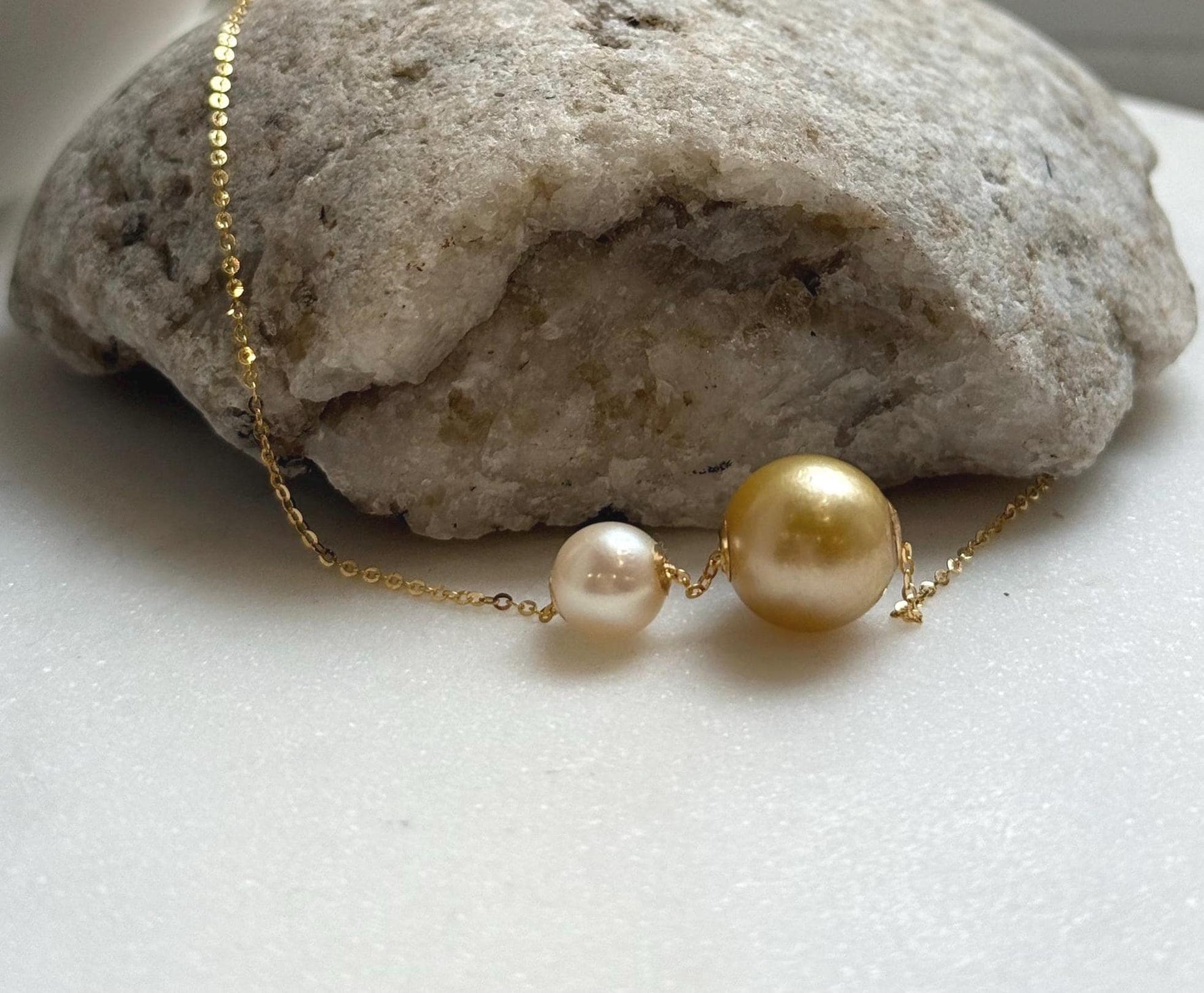 Elly’s Double Au750 18k Gold 7.7-11.9mm South sea golden Akoya Ocean Pearls Floating pendants:Extreme luster mirrored. high quality golden ocean pearl 18k floating pendant for her birthday