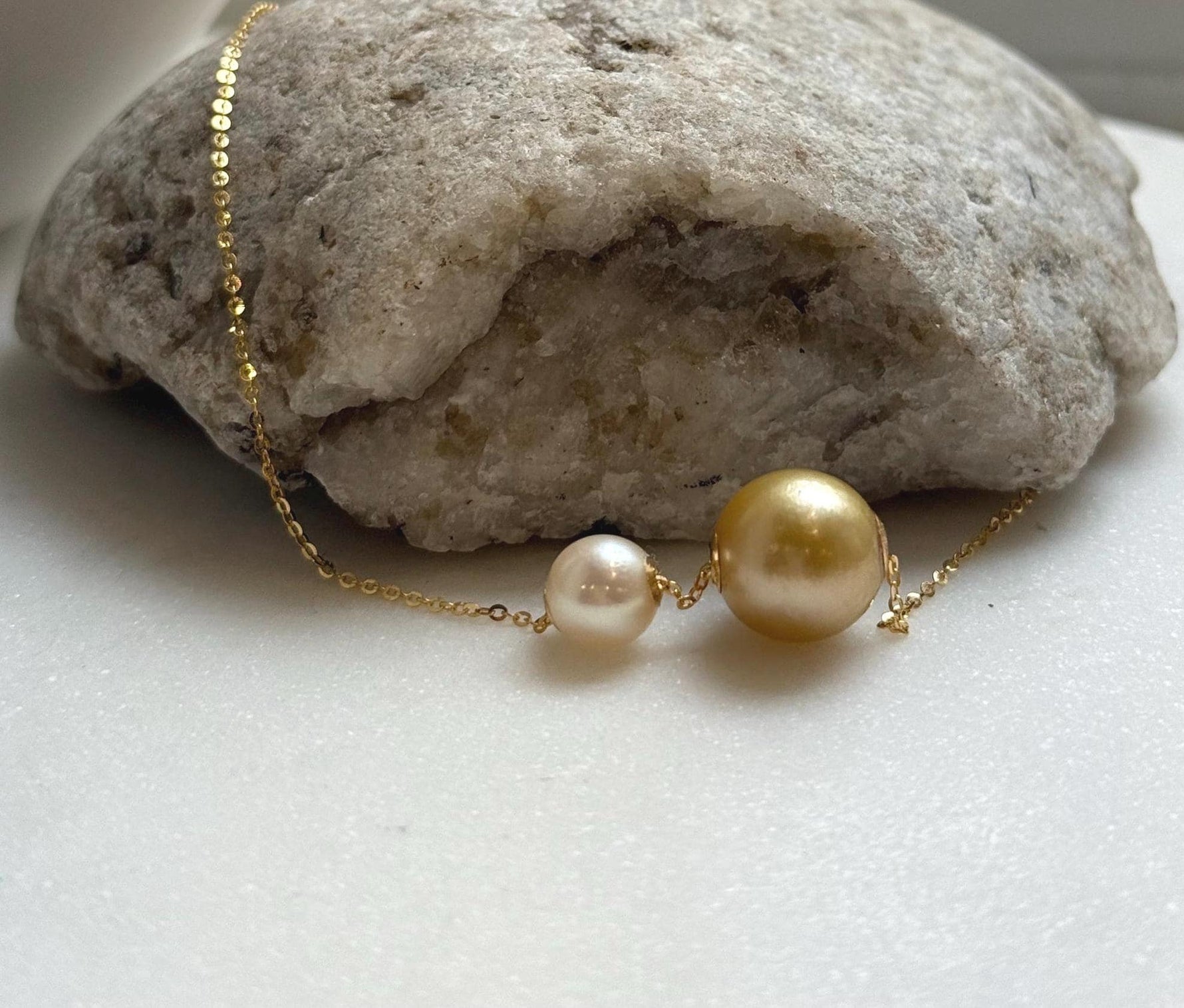 Elly’s Double Au750 18k Gold 7.7-11.9mm South sea golden Akoya Ocean Pearls Floating pendants:Extreme luster mirrored. high quality golden ocean pearl 18k floating pendant for her