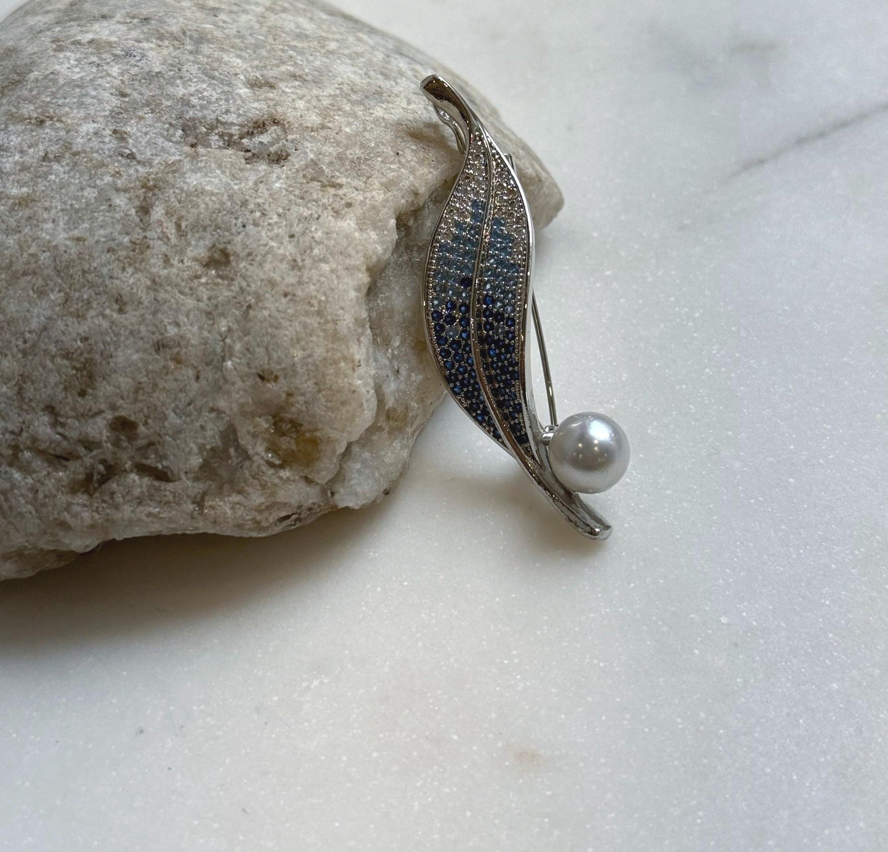 Elly’s 8.7mm Akoya ocean pearl Leaf brooch pendant 2in1: Extreme luster mirrored, 2.3x5.4cm, no chain. daily office brooch for her holiday