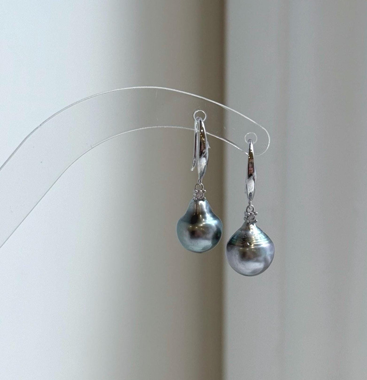 Elly’s 9mm Tahitian silver ocean Pearls Earrings hooks: Extreme luster Mirrored, 2.5cm high, S925 silver earrings.