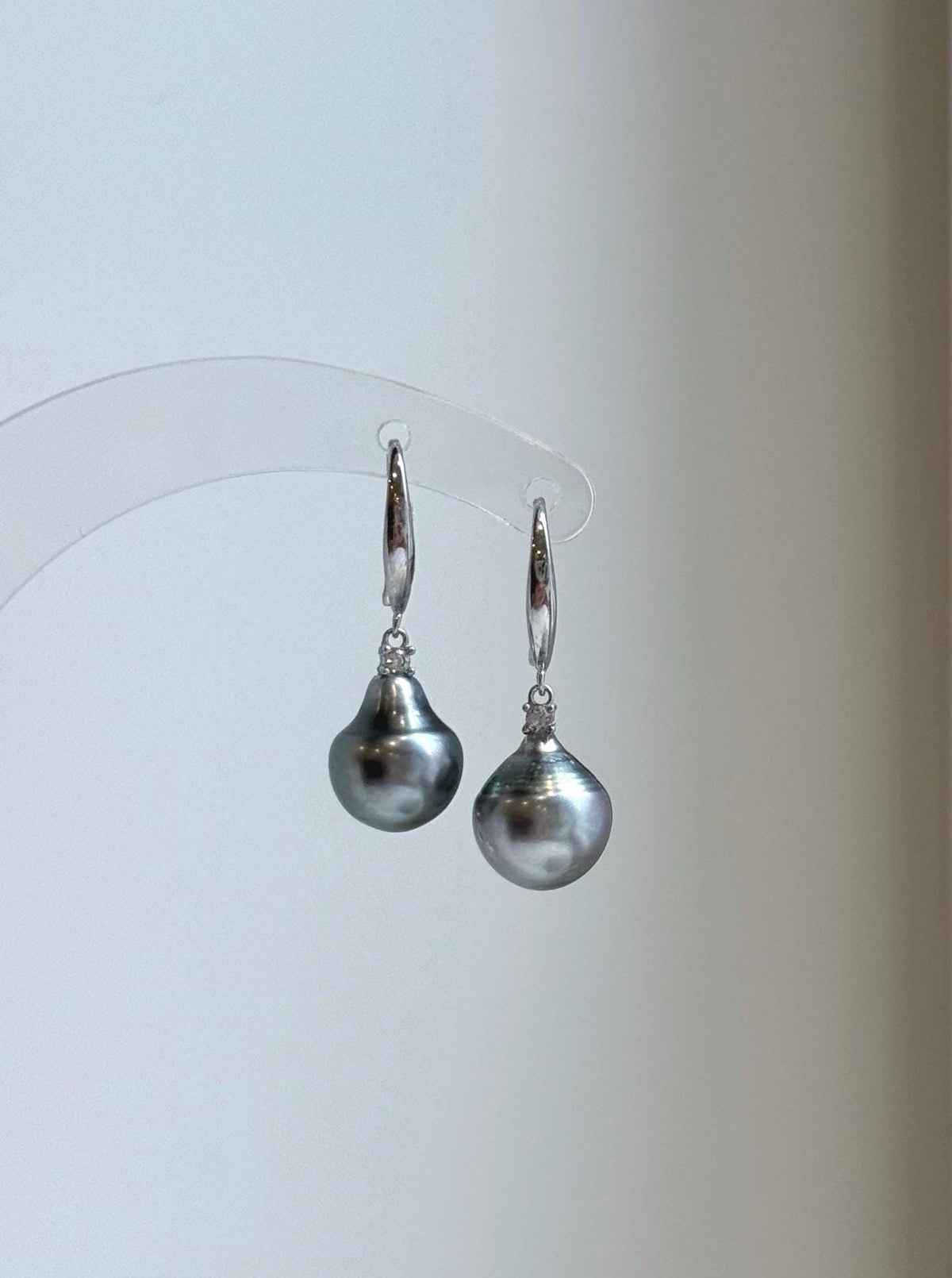 Elly’s 9mm Tahitian silver ocean Pearls Earrings hooks: Extreme luster Mirrored, 2.5cm high, S925 silver earrings.