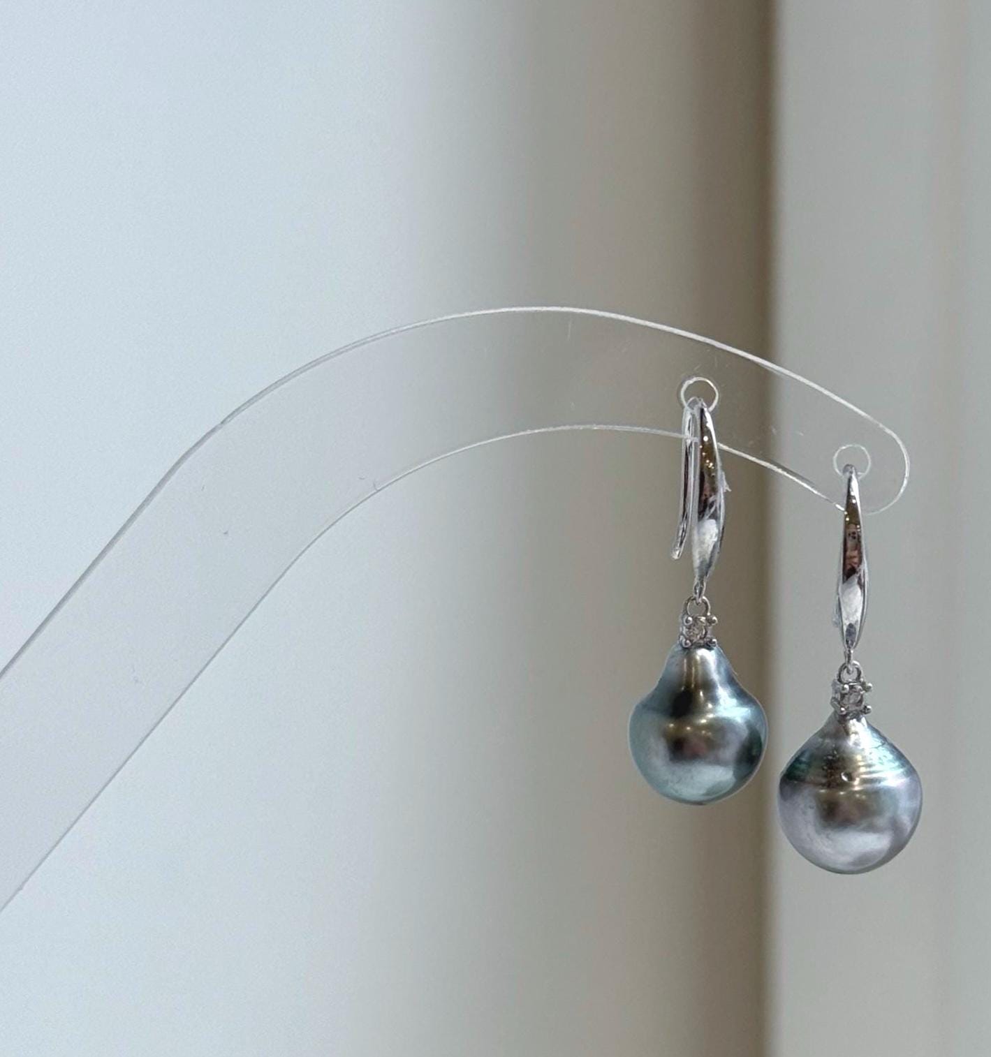 Elly’s 9mm Tahitian silver ocean Pearls Earrings hooks: Extreme luster Mirrored, 2.5cm high, S925 silver earrings.
