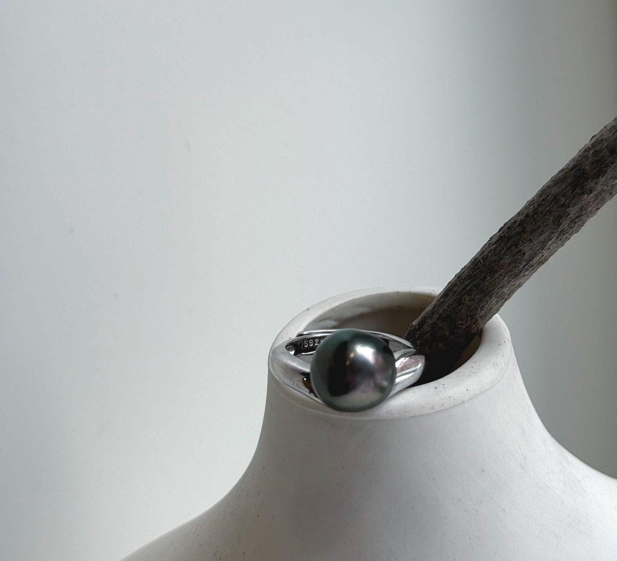 Elly’s 10.7x11.3mm Tahitian peacock hunter ocean Pearl Ring: Extreme luster mirrored, S925 silver adjustable Ring. Pearl Jewelry Idea.