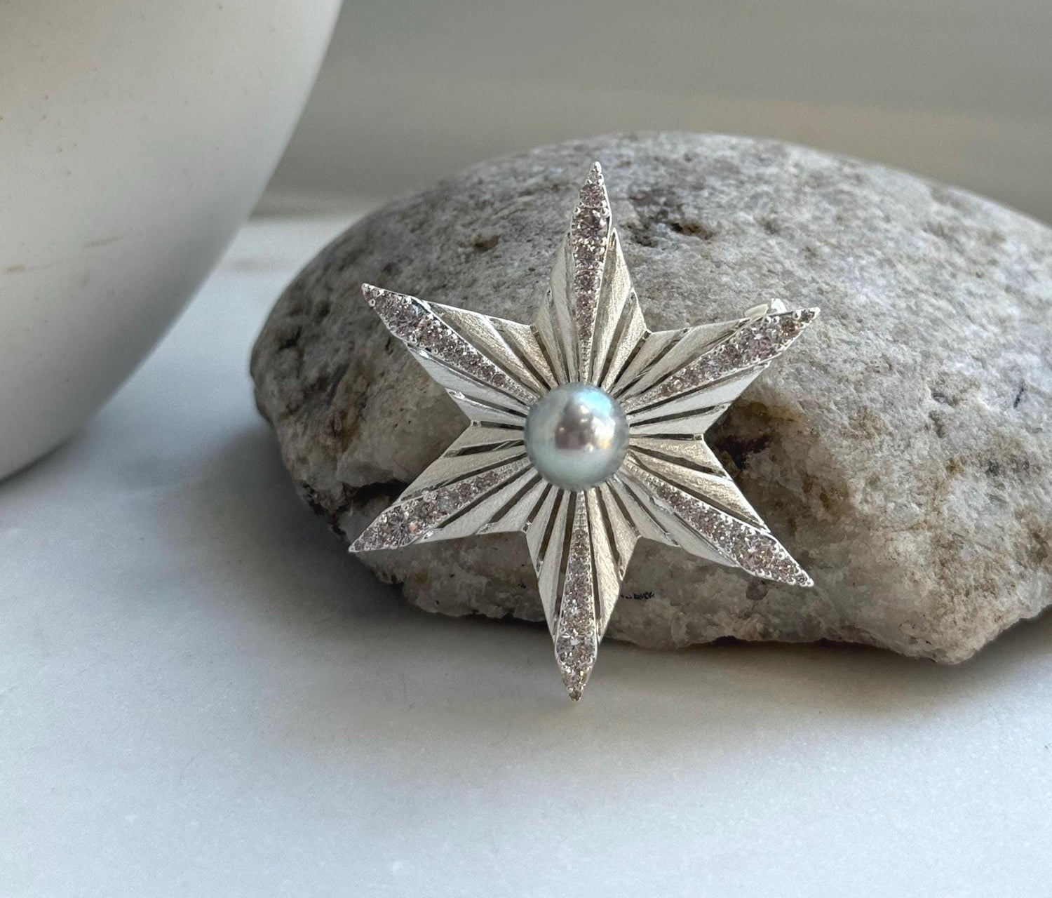 Elly’s 8.9mm Akoya ocean pearl Star brooch pendant 2in1: Extreme luster mirrored, 4.5cm dia. high quality daily office pearl brooch for her