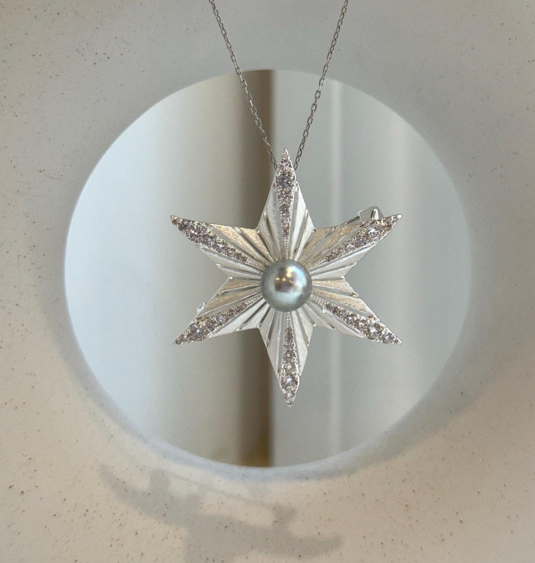 Elly’s 8.9mm Akoya ocean pearl Star brooch pendant 2in1: Extreme luster mirrored, 4.5cm dia. high quality daily office pearl brooch for her