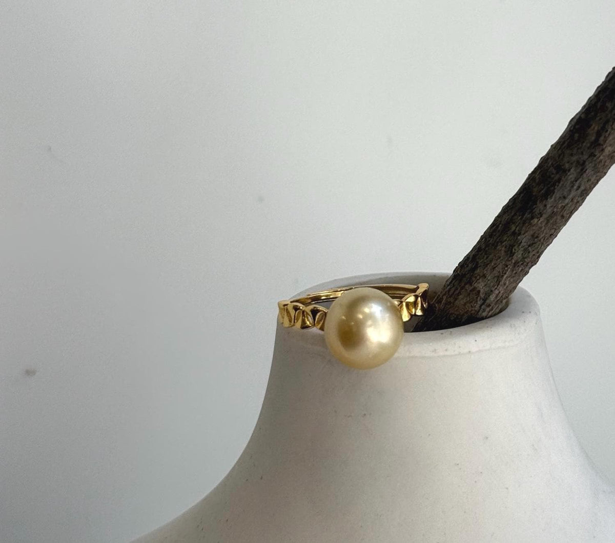 Elly’s 9.8mm South sea ultra gold ocean pearl Ring: Extreme luster, 1.2x2cm, S925 silver with gold plated adjustable Vintage Ring.