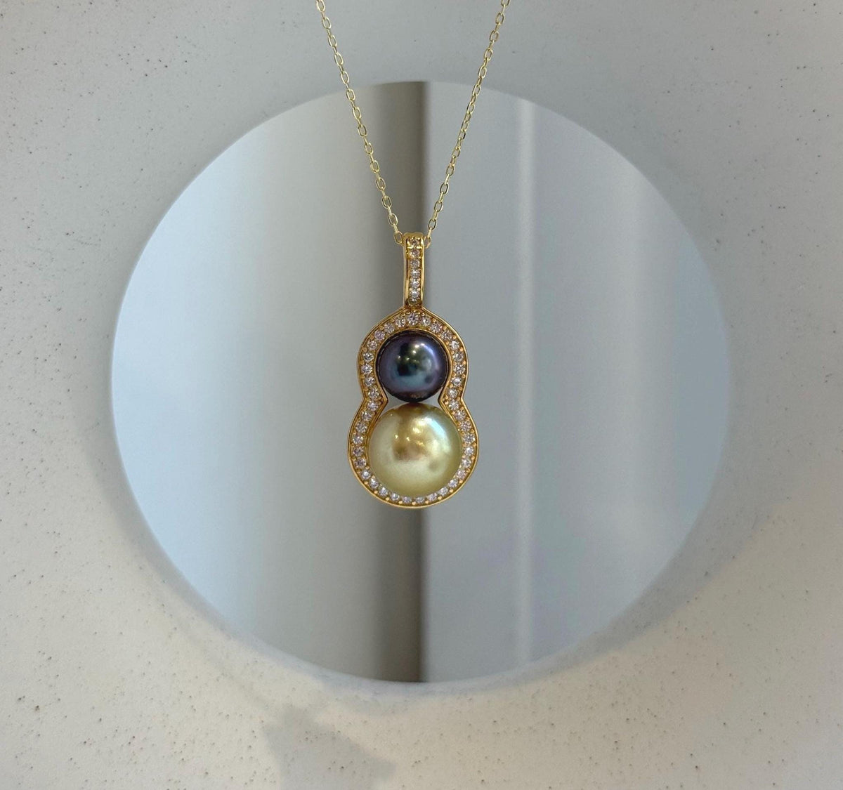 Elly’s 8-10.9mm Genius South Sea golden Tahitian ocean pearl Pendant: Extreme luster, 3.1cm high, S925 Silver Gourd pendant Chain Set.
