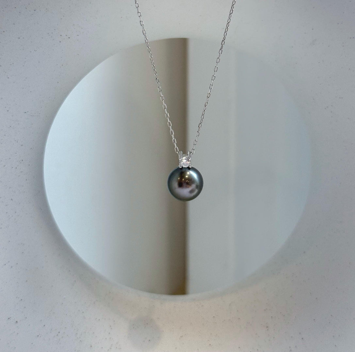 Elly’s 9.6mm Tahitian peacock green ocean pearl Minimalist pendant: Extreme luster, 1.3cm high, S925 silver pendant chain set. daily office Tahitian ocean pearl pendant for her birthday