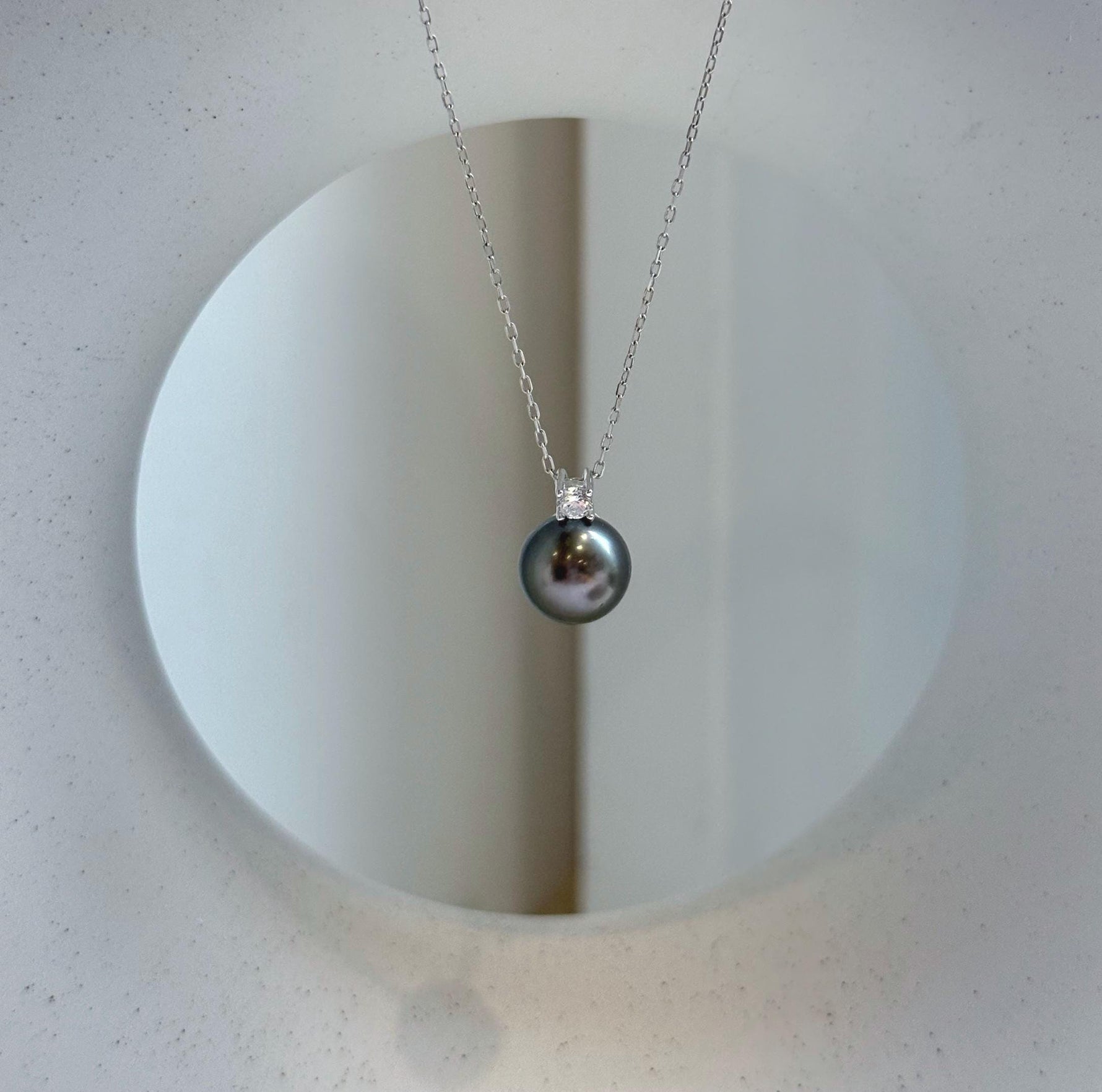 Elly’s 9.6mm Tahitian peacock green ocean pearl Minimalist pendant: Extreme luster, 1.3cm high, S925 silver pendant chain set. daily office Tahitian ocean pearl pendant for her birthday