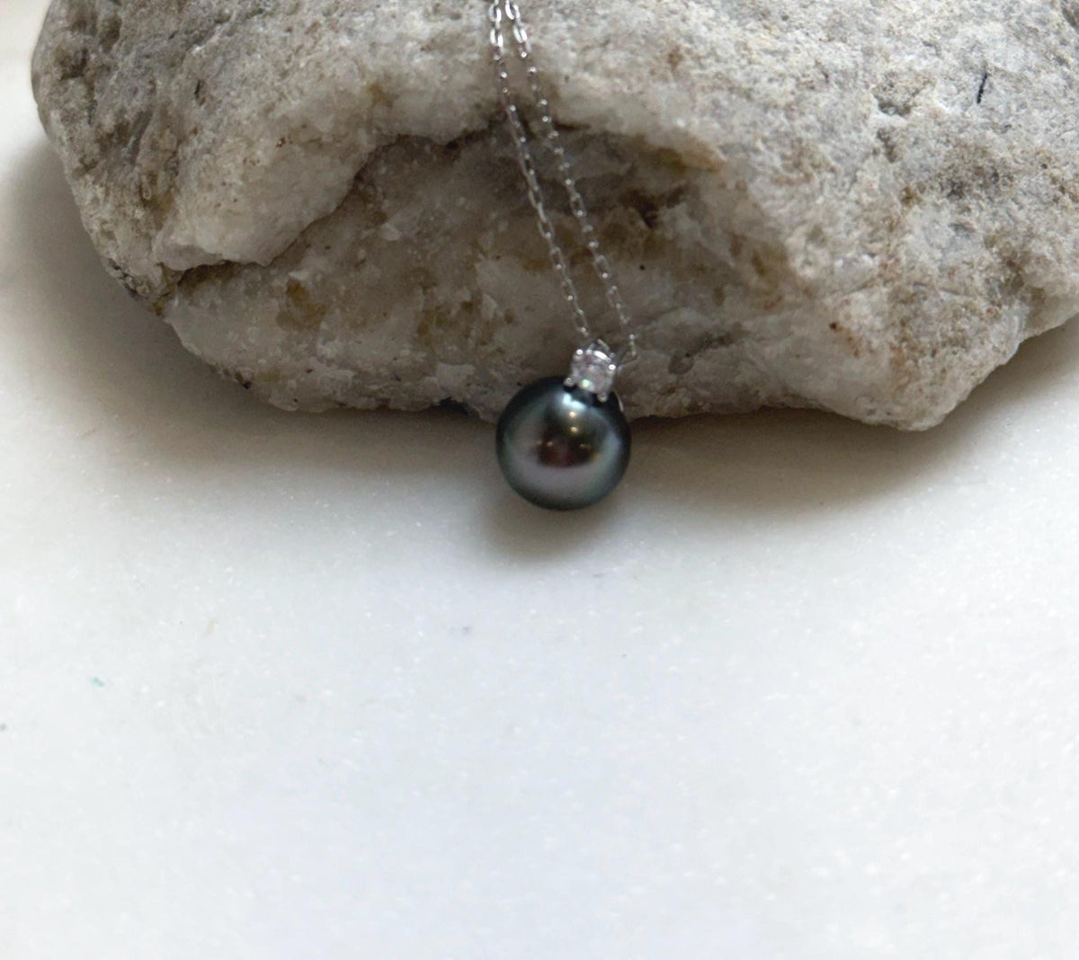 Elly’s 9.6mm Tahitian peacock green ocean pearl Minimalist pendant: Extreme luster, 1.3cm high, S925 silver pendant chain set. daily office Tahitian ocean pearl pendant for her