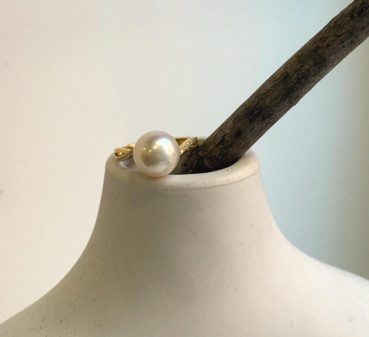 Elly’s 9.9mm Akoya Ivory ocean pearl Ring: Extreme luster mirrored, s925 silver adjustable ring. Pearl Jewelry Idea. high quality ivory ocean pearl ring for her