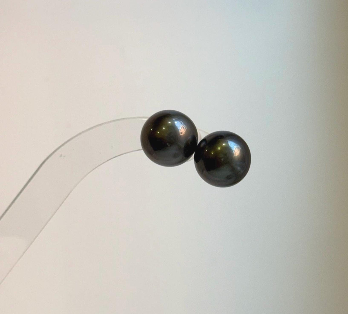 Elly’s Tahitian ocean pearls S925 silver minimalist earrings. high quality black pearl earrings for her